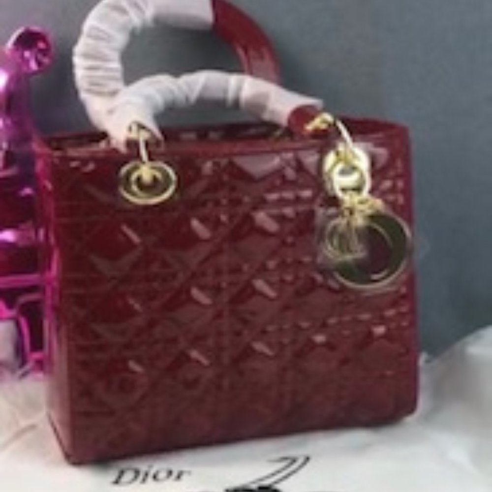 Brand : Dior Size : Small Color : Red Patent Leather Serial number : 19-MA-0168